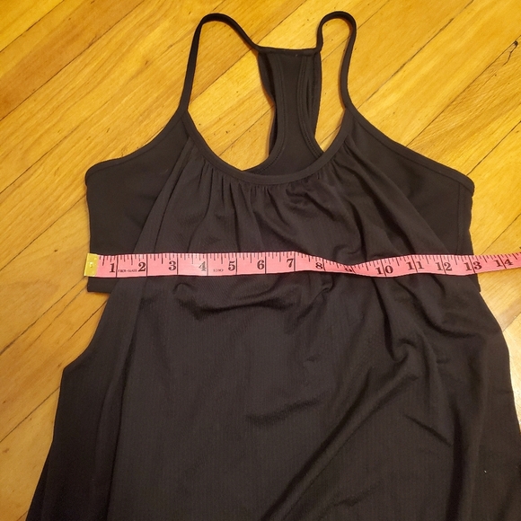 Lululemon No Limit tank. 2 in 1 tank with built in bra. Black. Size 6. - Picture 7 of 10